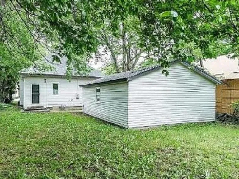 305 S Green St — Photo 23