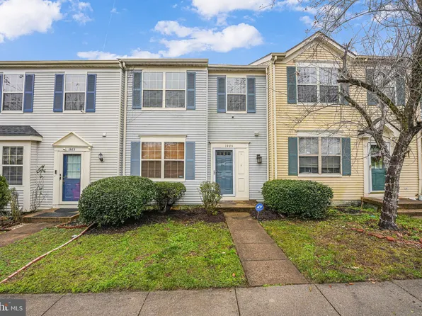 1985 Partree Ct, Woodbridge, VA 22191