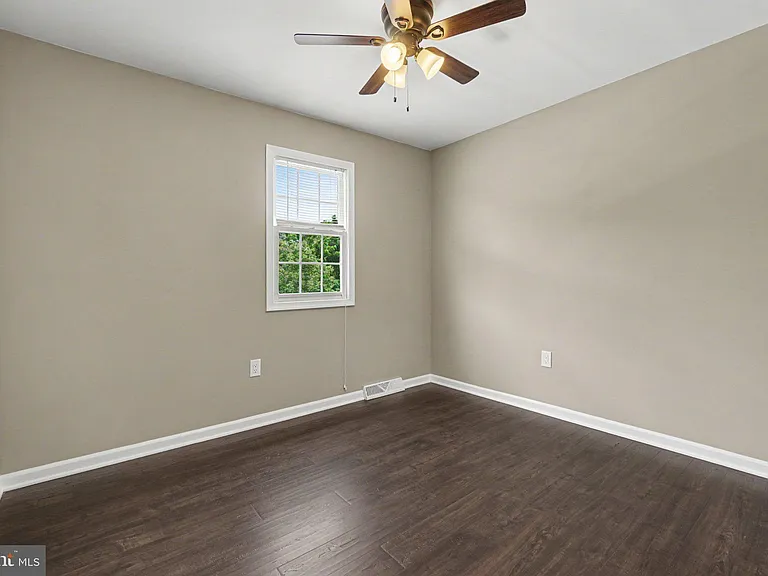 335 Cindy Dr — Photo 23