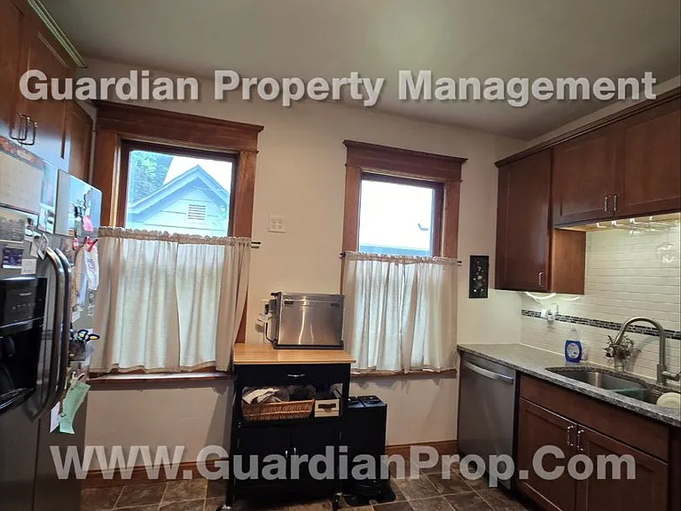 817 Stryker Ave — Photo 6