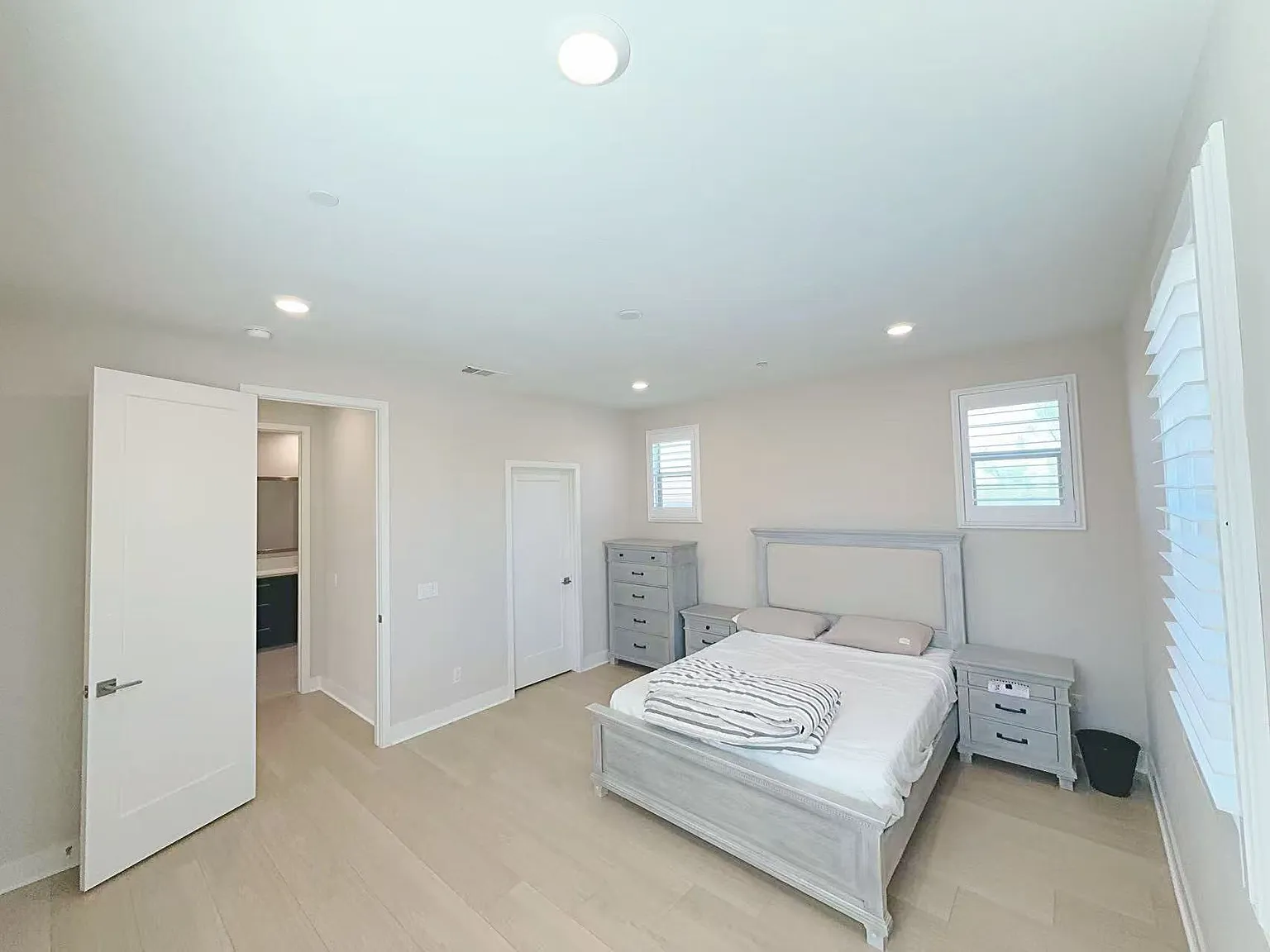 4 bed, 3017 sqft, $7,500 — Photo 3