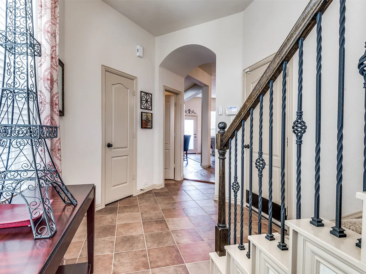 3 bed, 2.5 bath, 1800 sqft, $2,500 — Photo 4