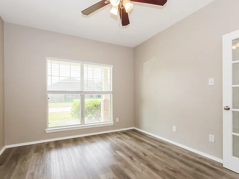 1089 Shadow Glenn Dr — Photo 9