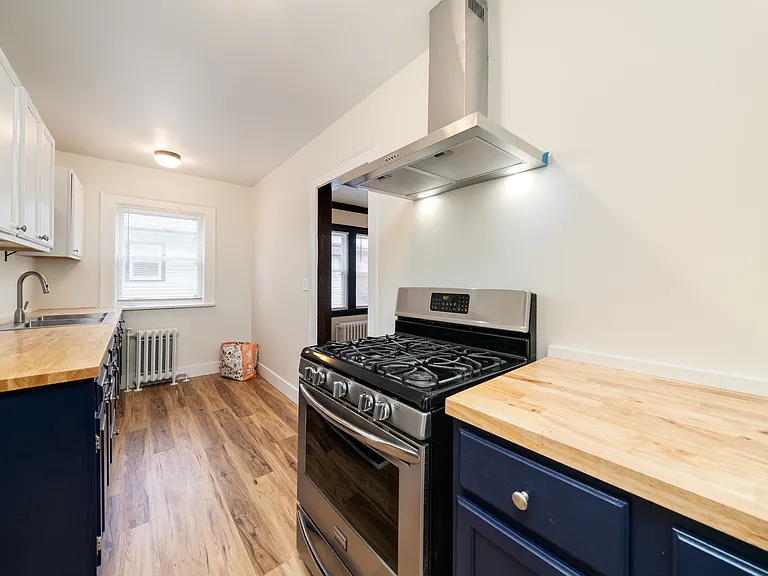 2130 Douglas St #2 — Photo 6