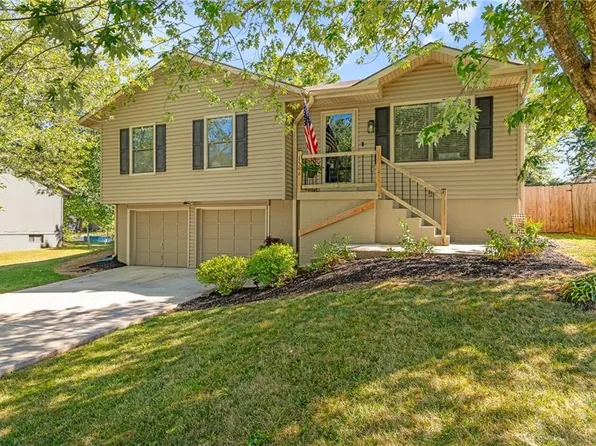 1506 Maple Ln, Pleasant Hill, MO 64080