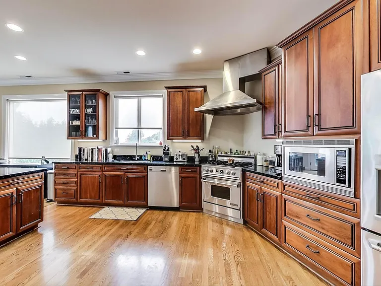 480 Arlington Ave — Photo 15