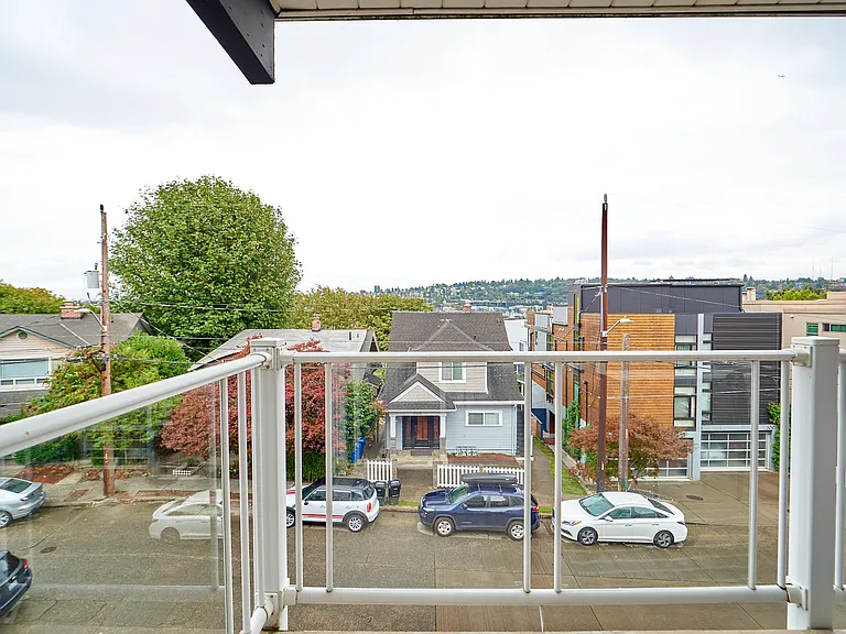 2012 Waverly Pl N #3 — Photo 7