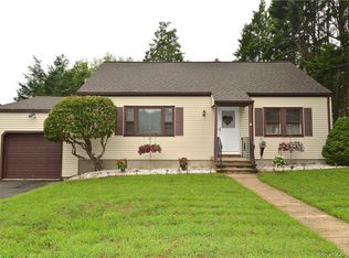 151 Roger Williams Rd, Bridgeport, CT 06610