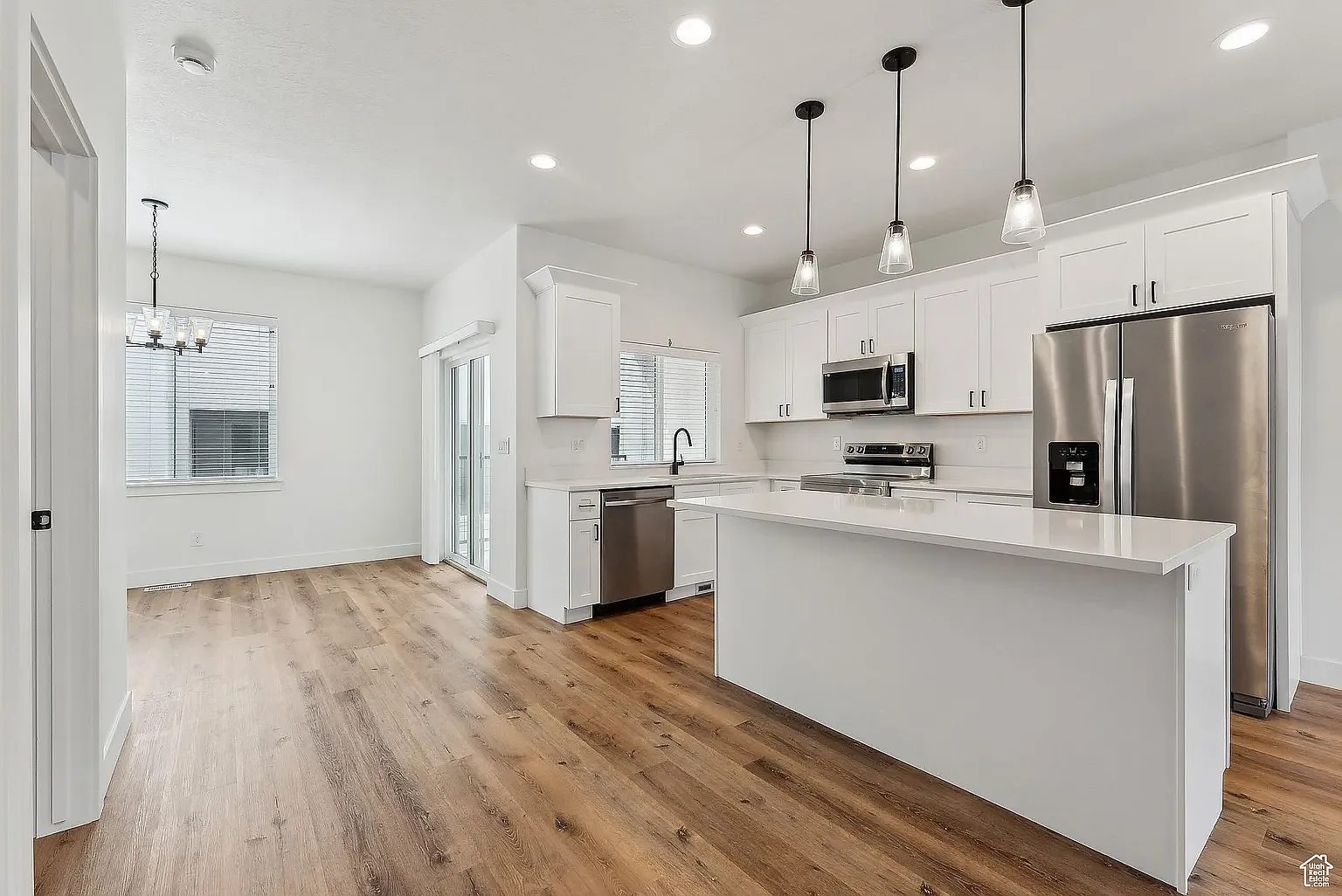 4 bed, 3.5 bath, 2240 sqft, $2,500 — Photo 4