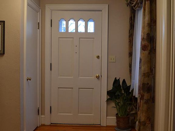 3rd image of 1118 Westover Dr