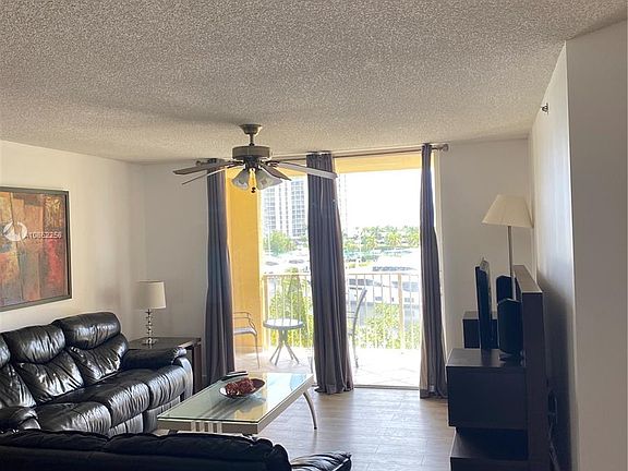 4th image of 19655 E Country Club Dr APT 402