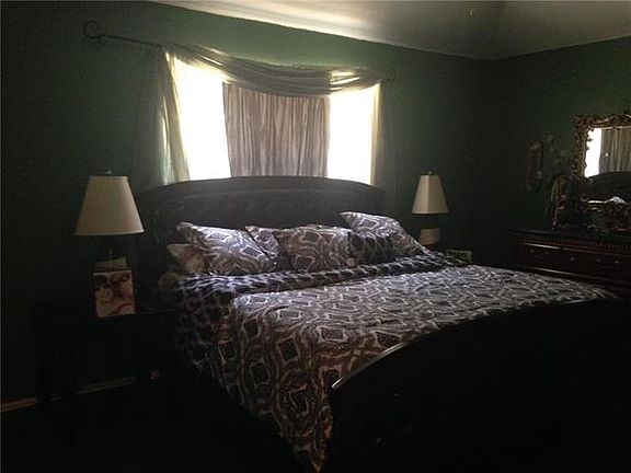 3rd image of 3418 Iroquois Dr