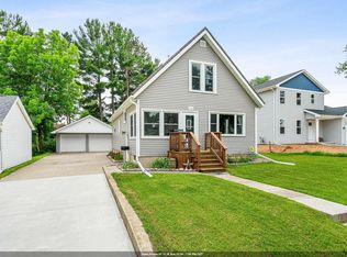 116 E Law St, New London, WI 54961