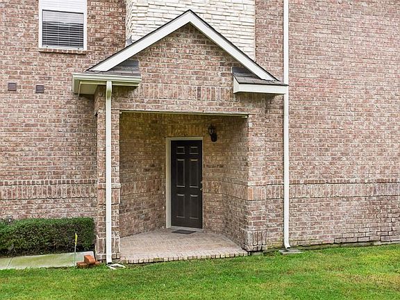 4th image of 2940 Muirfield Dr