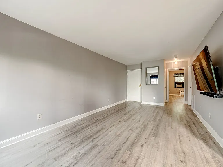 1565 N Colonial Ter #304 — Photo 7