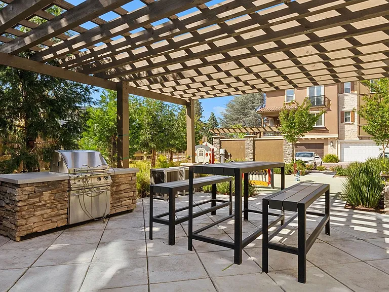 665 Alamo Ct — Photo 18