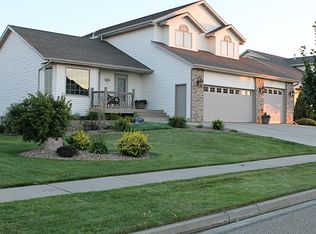 4019 Overland Rd, Bismarck, ND 58503