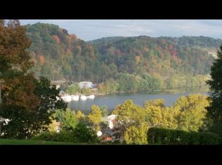 1717 Outlook Dr, Verona, PA 15147