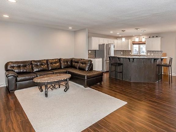 5th image of 151 Woodbridge Ln