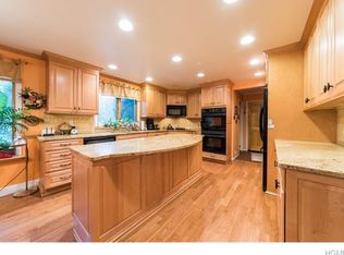 11 Park Dr, Bronx, NY 10464