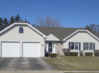 908 Golden Ave, Woodstock, IL 60098