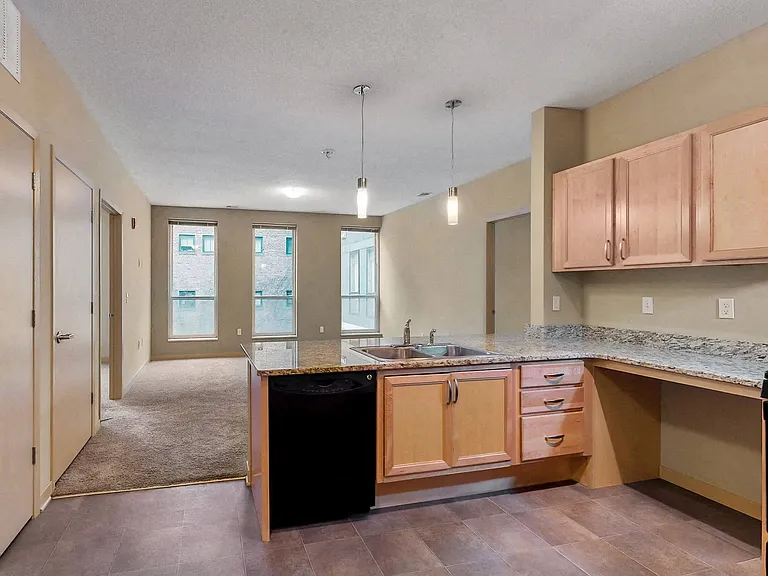 L14 Flats — Photo 76