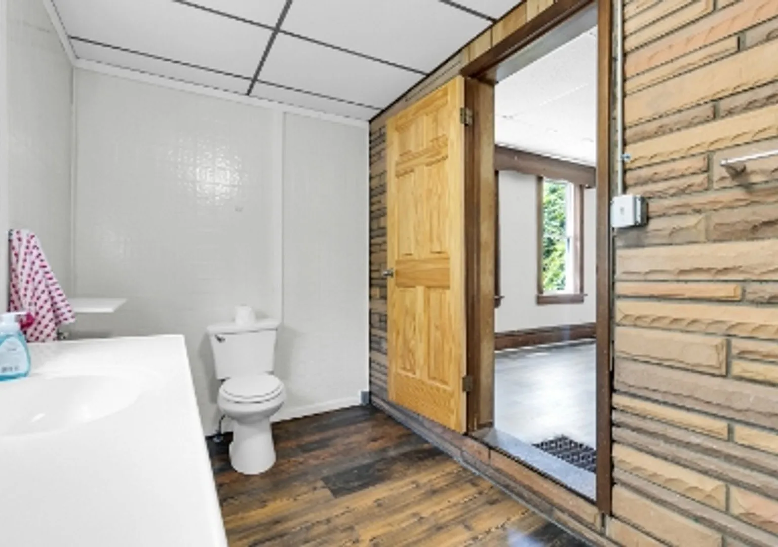 413 Forest Ave - Large College Home Rental — Photo 3