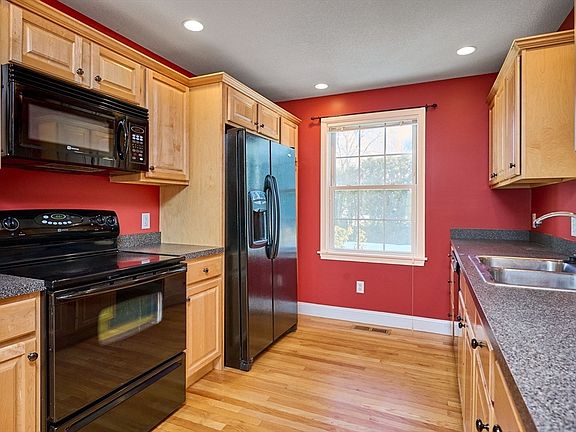 3rd image of 8 Hockanum Rd APT 10