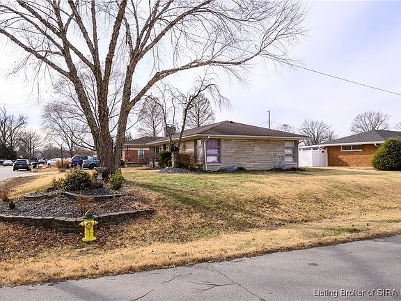 3rd image of 511 Windemere Road