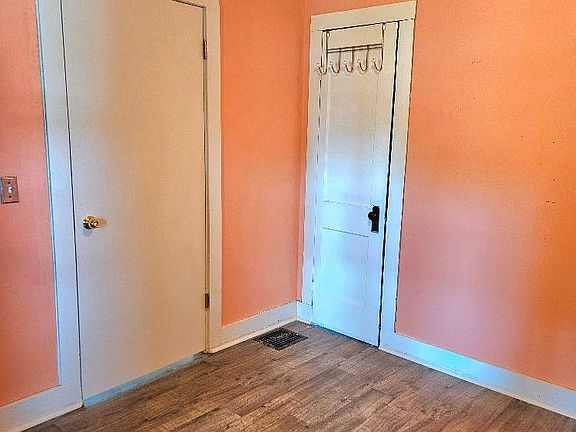 5th image of 625 E Twyman St
