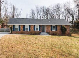 2020 Lynwood Dr, Greensboro, NC 27406