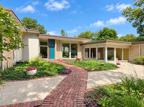 767 Whiteoaks Ln, Highland Park, IL 60035
