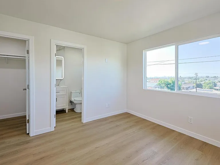 5740 Midwick St — Photo 4