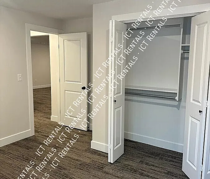 1126 N Broadview Ln #1 — Photo 24