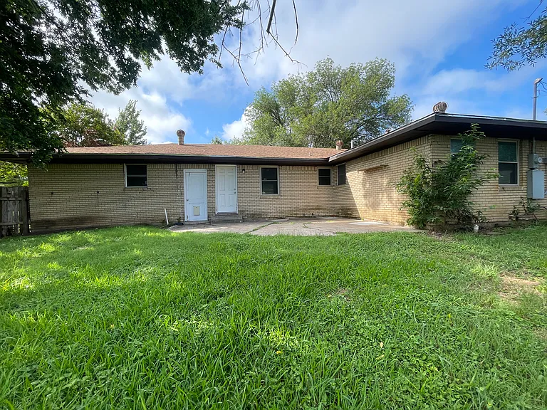 110 E San Benito Dr — Photo 23