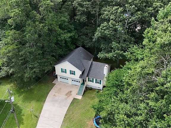 4th image of 179 Country Cottage Cir