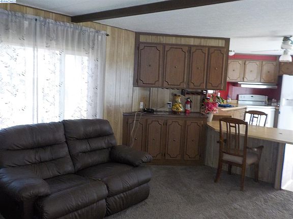 5th image of 216 Crestwood Dr