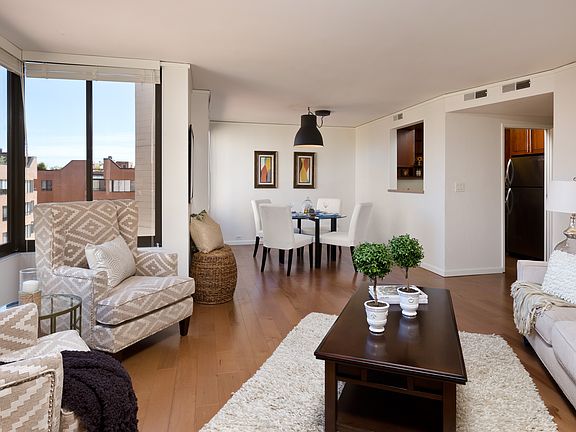 Living/Dining area