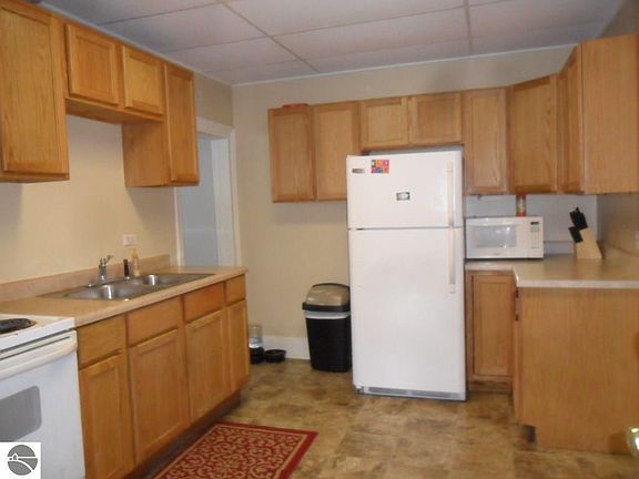 2nd image of 221 Stimson St