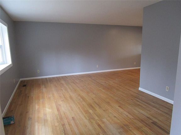 5th image of 3068 W Shore Dr