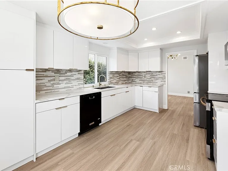 24242 Briones Dr — Photo 3