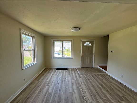4th image of 609 Clayton Ave