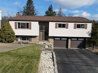30 Ridgecrest Dr, Pittsburgh, PA 15235