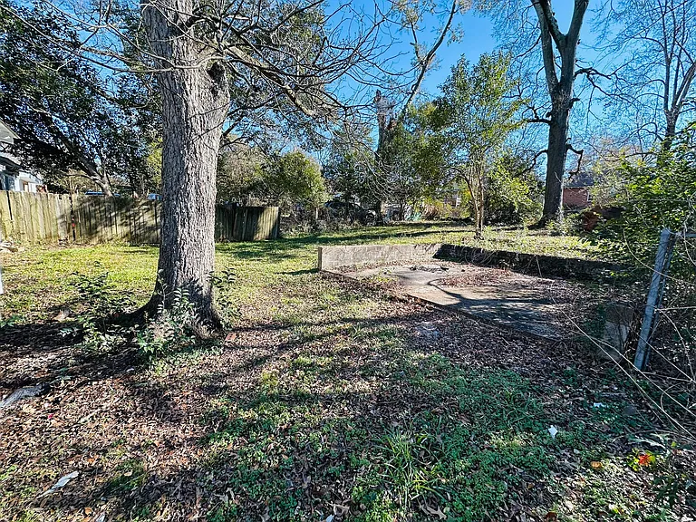 2122 Yancey Ave — Photo 3