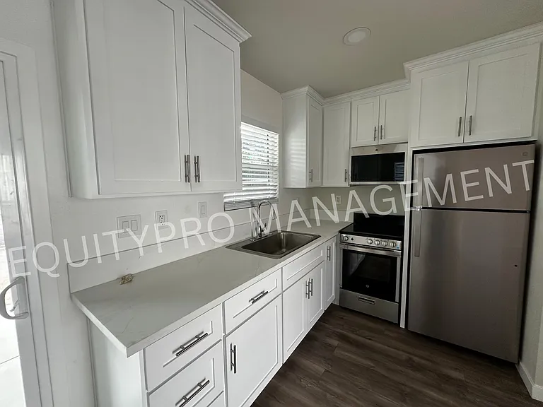 14318 Dittmar Dr — Photo 3