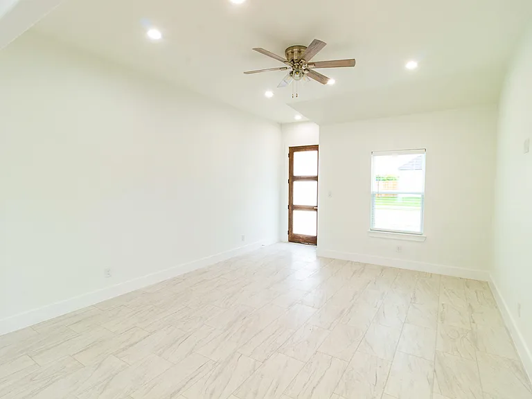 536 Highview Ct — Photo 29