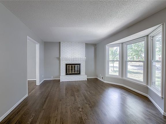 4th image of 8721 Evanston Ave