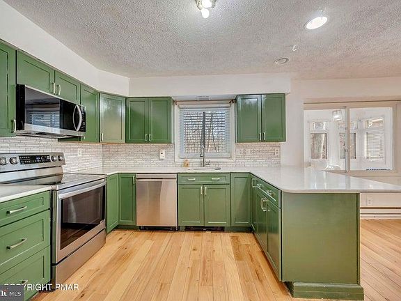 5th image of 187 Bellingham Dr
