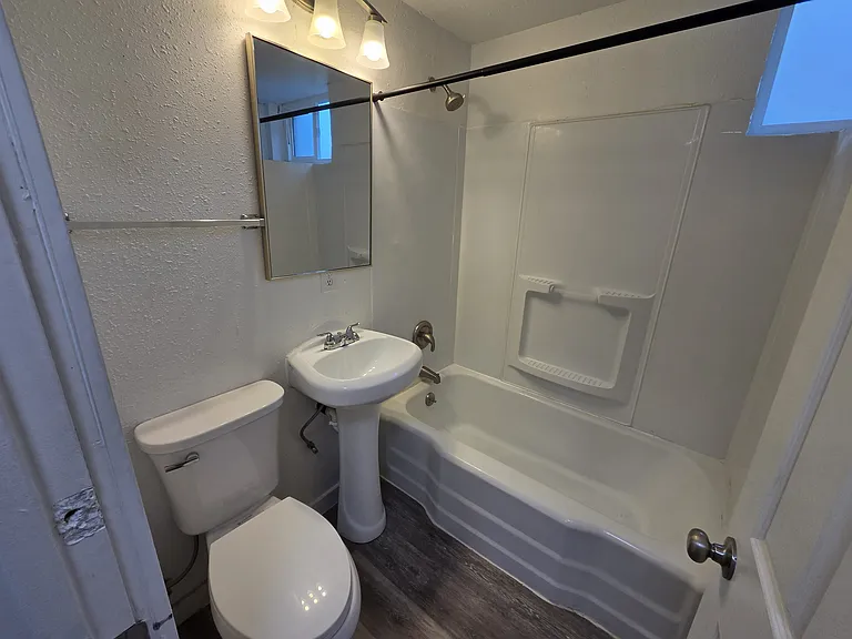 2 bed, 1.0 bath, 850 sqft, $900 — Photo 14