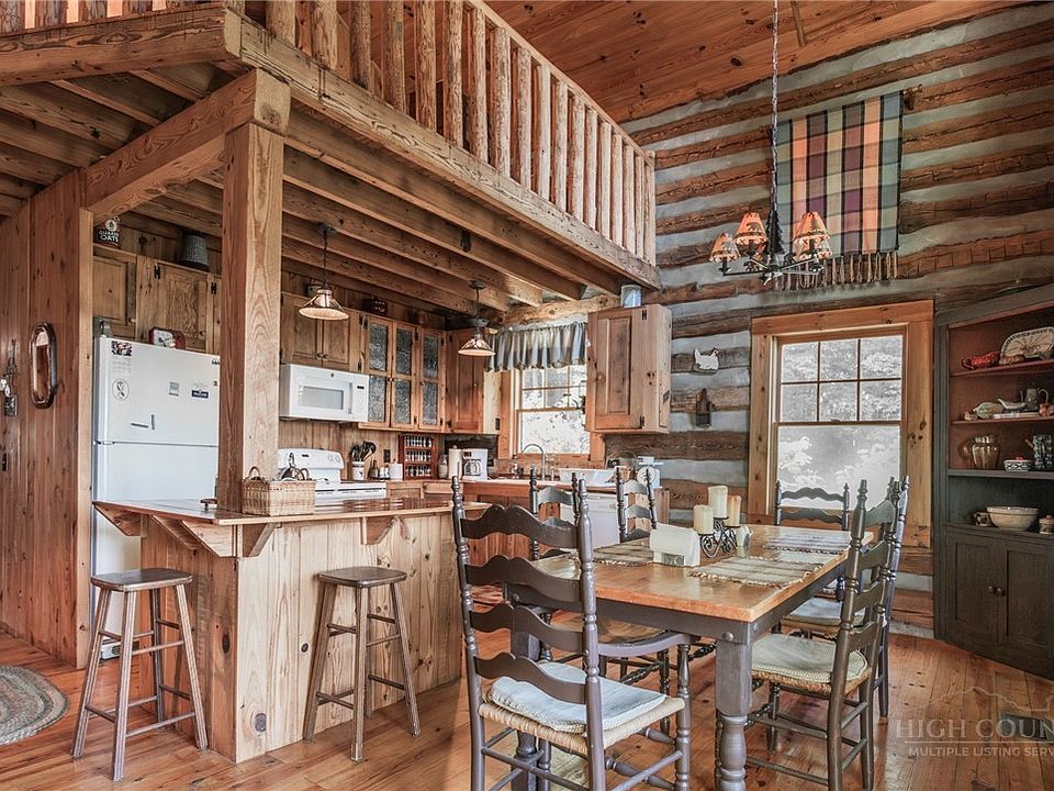 16th image of 1639 Mountain Vista Drive